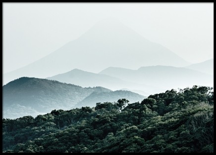 Plakat med fotokunst i form af naturen og bjergene.
