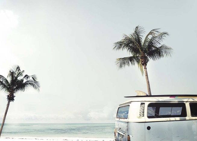 –Plakat af en varevogn foran en strand