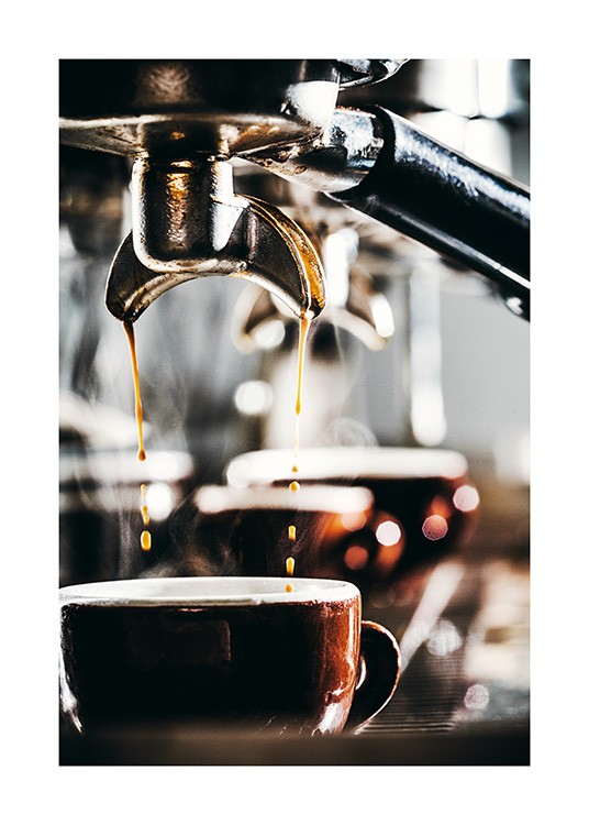  – Fotografi af kaffe fra en espressomaskine, der drypper ned i en kop