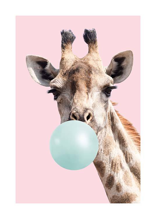  – Dyreplakat med en giraf med en blå tyggegummiboble i munden på en lyserød baggrund