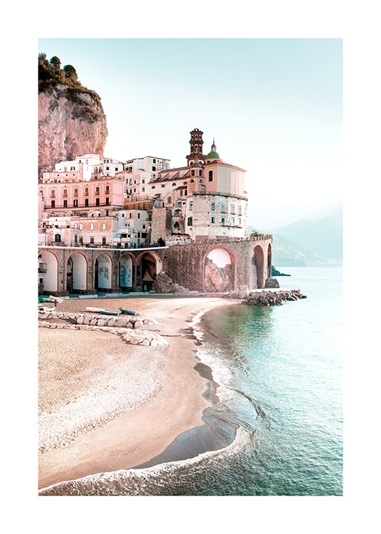  – By ved havet og sandstrand på Amalfikysten i Italien