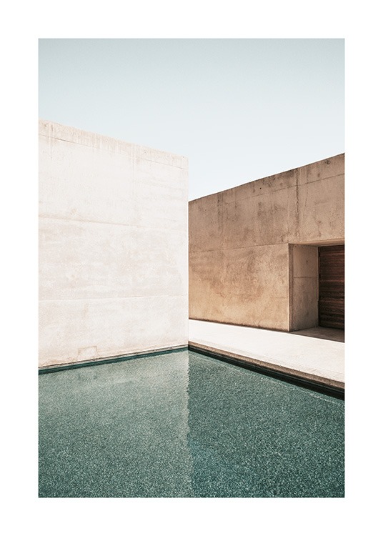  – Fotografi af betonbygninger med stor swimmingpool i forgrunden