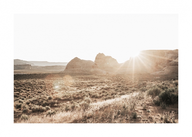  – Fotografi af landskab med canyons og ørken i modlys
