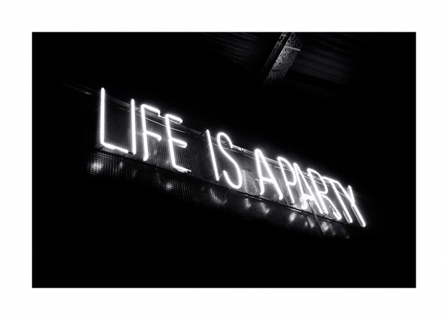  - Sort-hvidt fotografi af neonskilt med teksten Life is a party