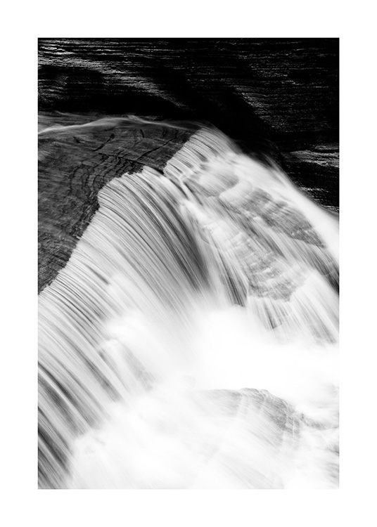  - Sort-hvidt fotografi af vandfald 