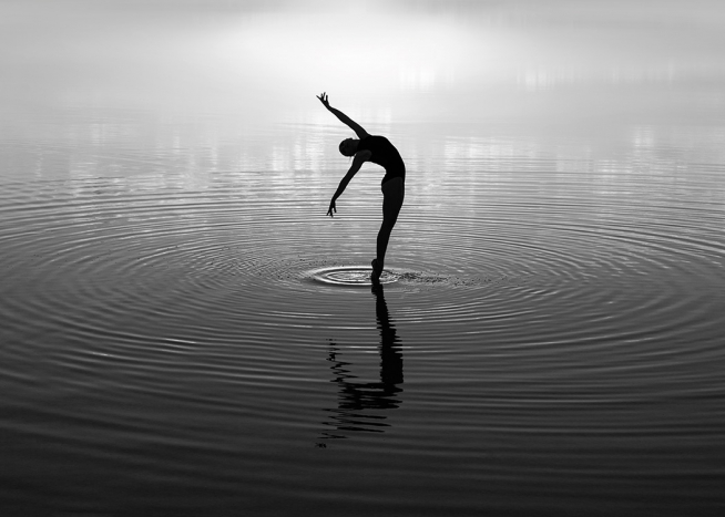 Dancing on the Lake Plakat / Sort-hvide fotos hos Desenio AB (13700)