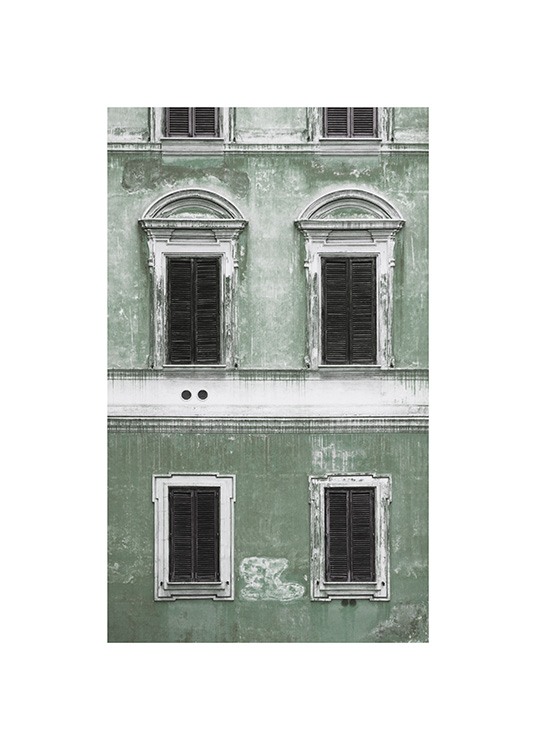  – Fotografi af en grøn facade med vintageudtryk og sorte og hvide vinduer