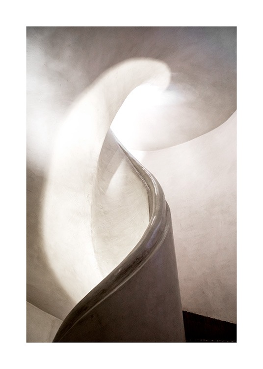  - Foto af en vindeltrappe i hvid beton
