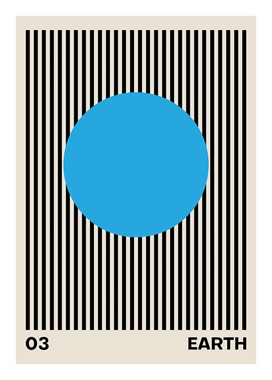  – Grafisk illustration med sorte striber bag en blå cirkel på en beige baggrund
