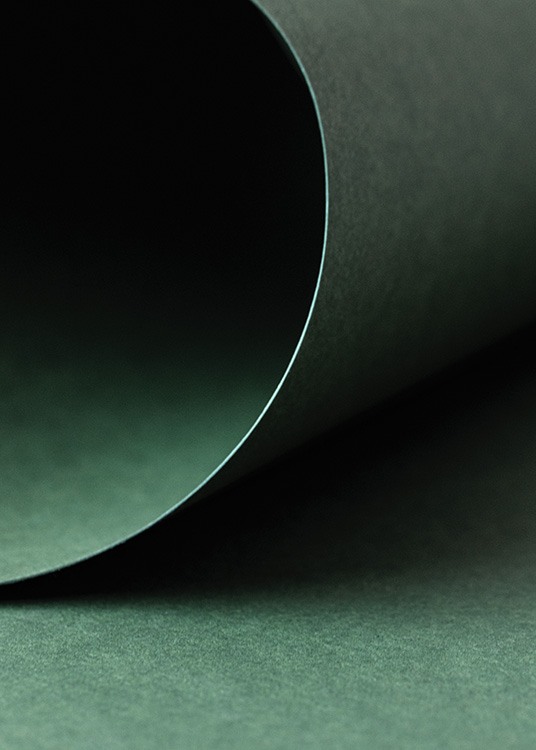  – Fotografi af et mørkegrønt stykke papir, der er rullet sammen