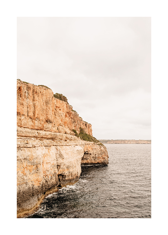  – Et billede af sten på en kyst på Mallorca