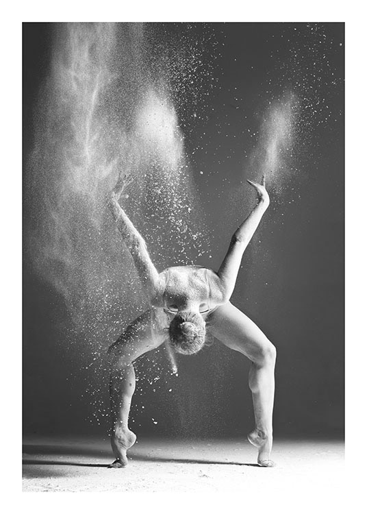 Dancer Three, Plakat / Sort-hvid hos Desenio AB (8220)