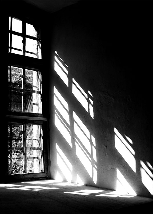  – Sort-hvidt fotografi af skygger fra et vindue på en væg