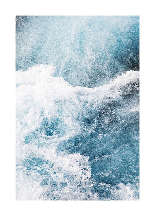  - Fotografi af et blåt hav med havskum set fra luften