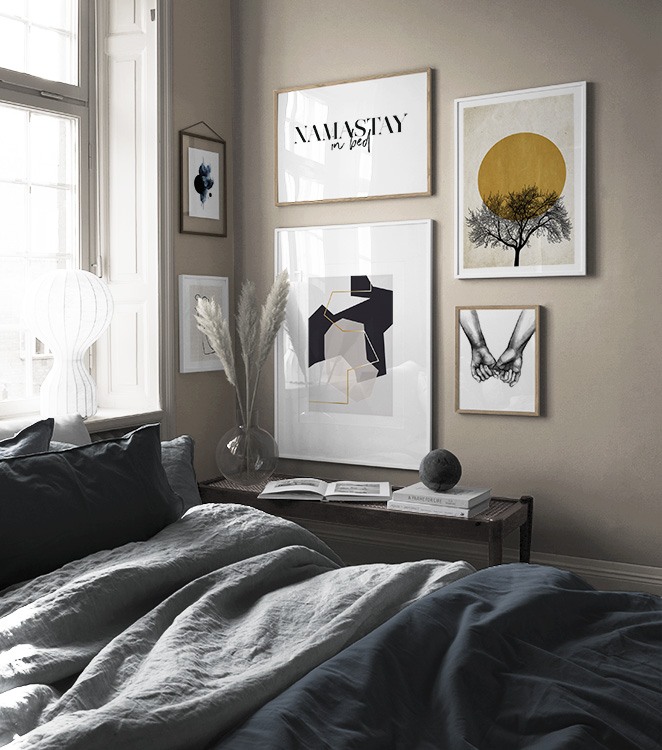 Moderne billedvæg med trendy plakater