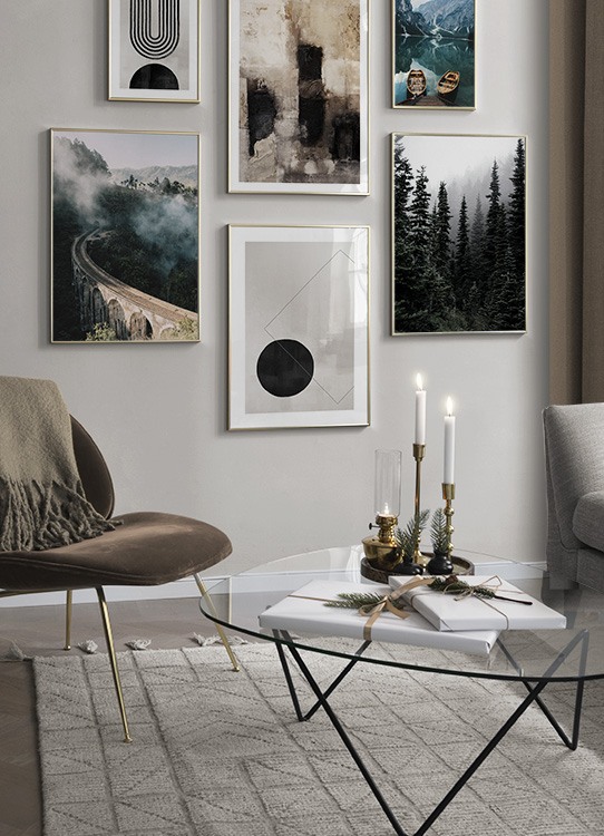 Naturmotiv med skov og grafiske illustrationer